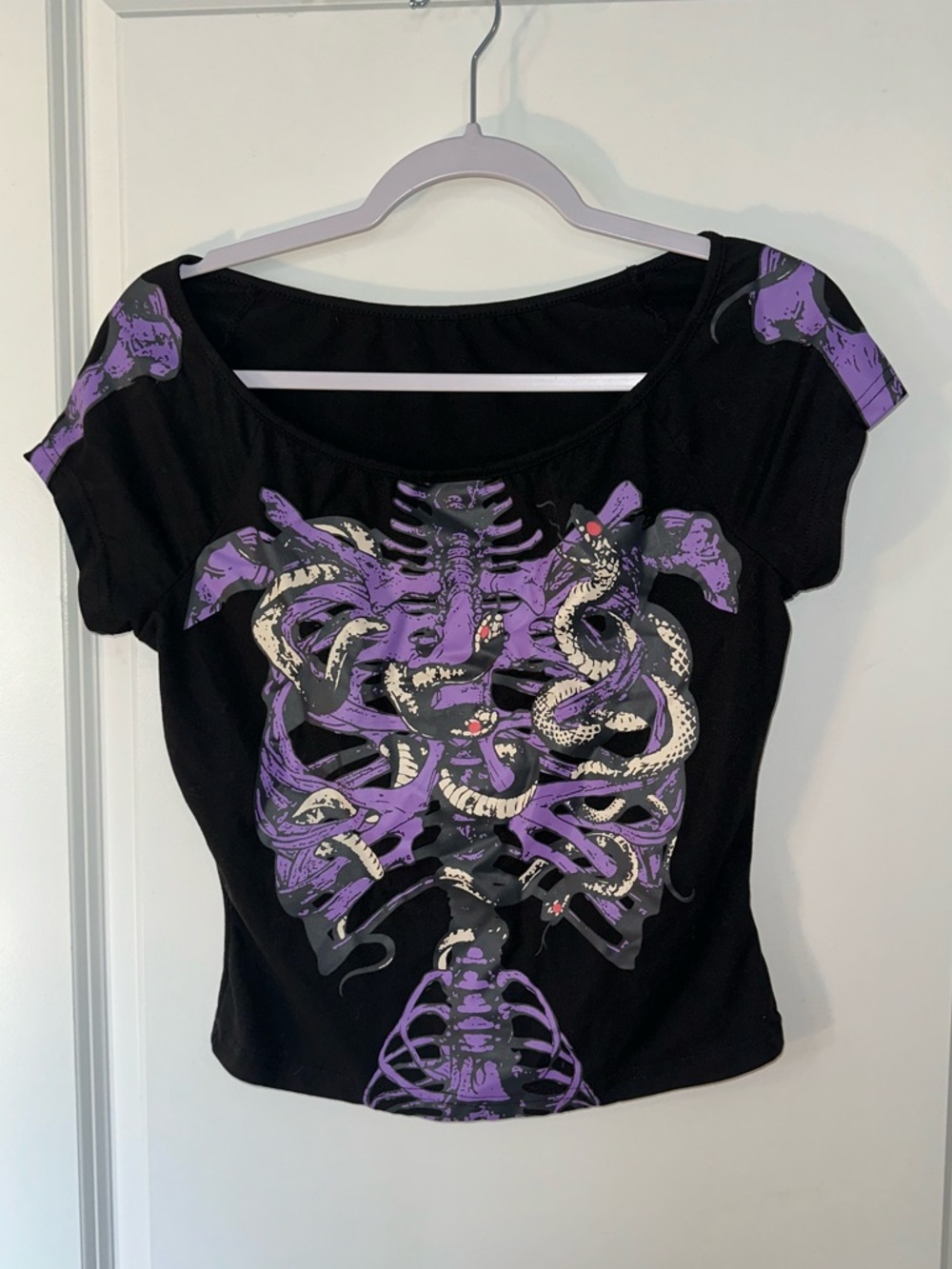 Romwe Medium Black & Purple Graphic Snake Ribcage Top - Women's Short Sleeve